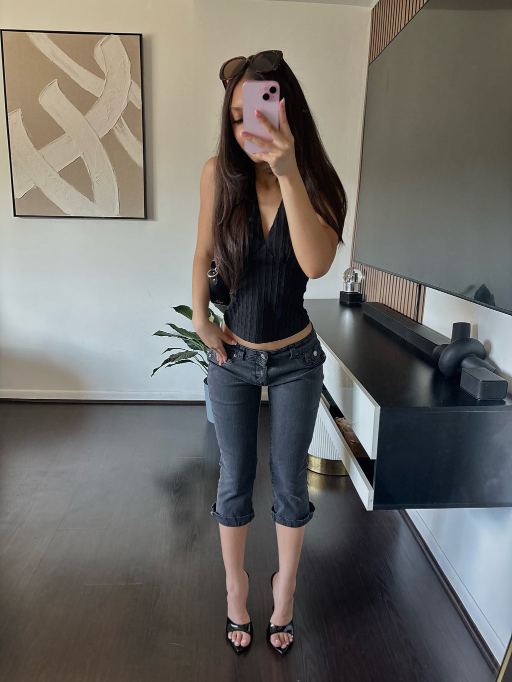 Black low-rise capris