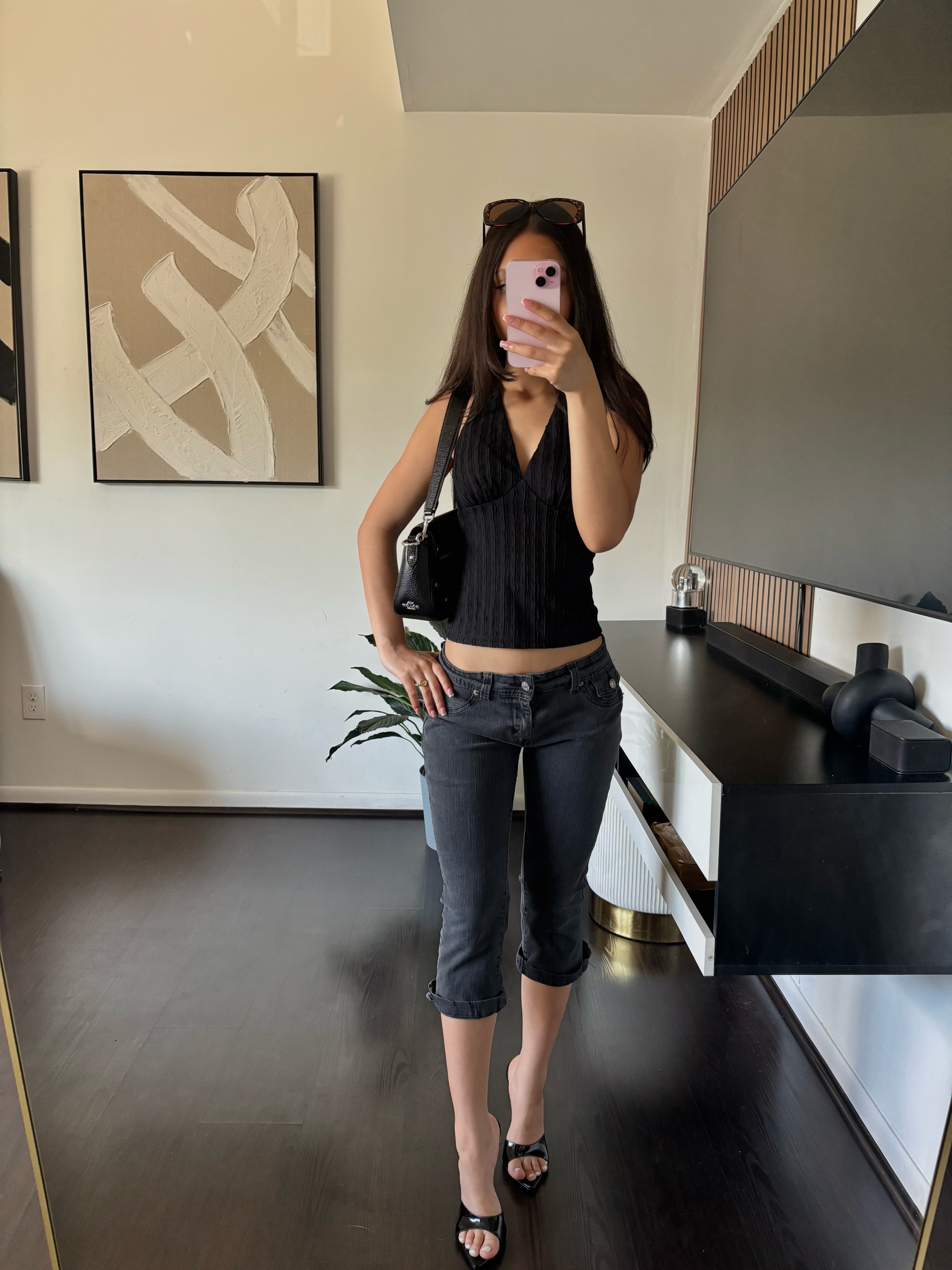 Black low-rise capris