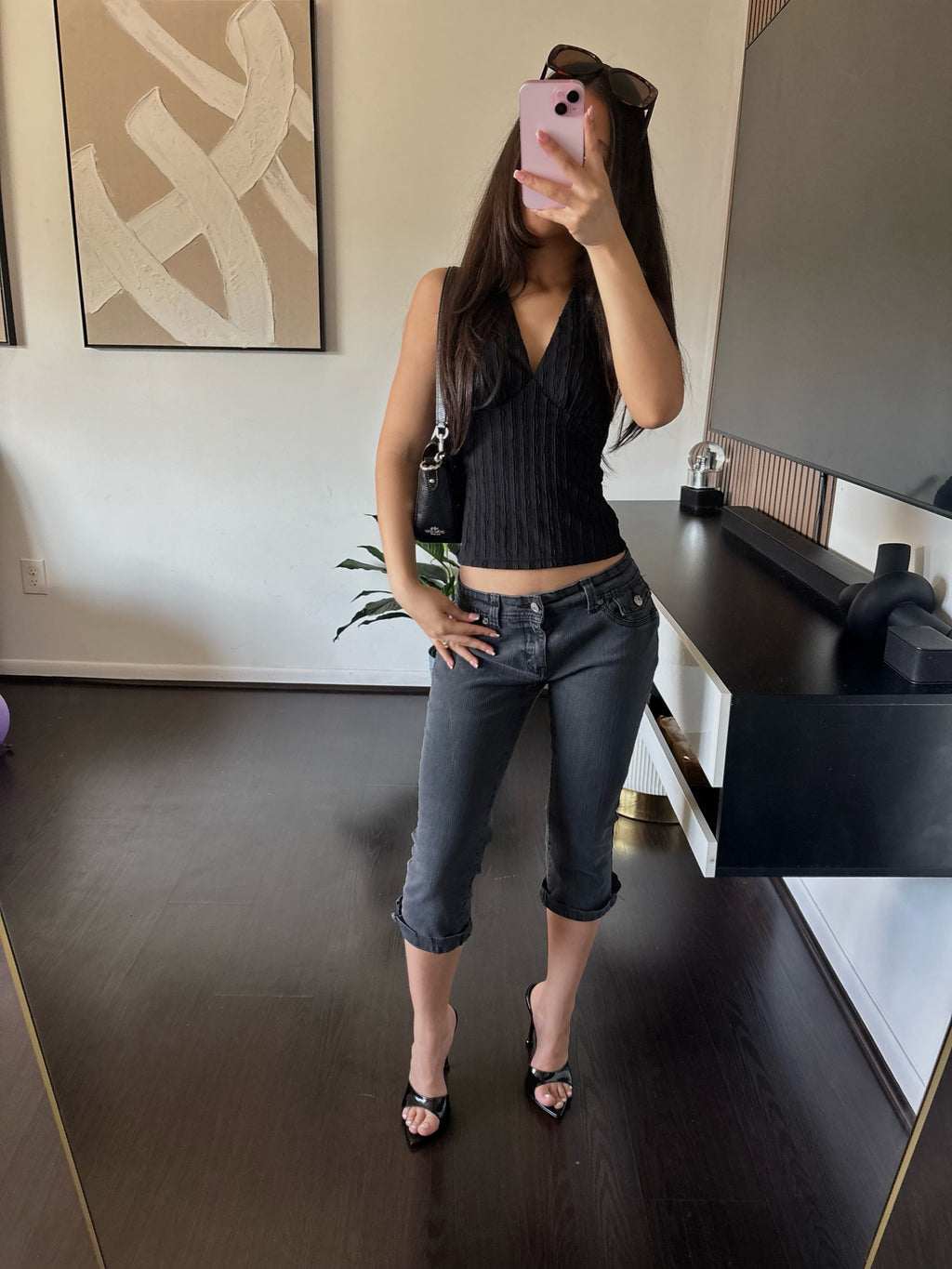 Black low-rise capris