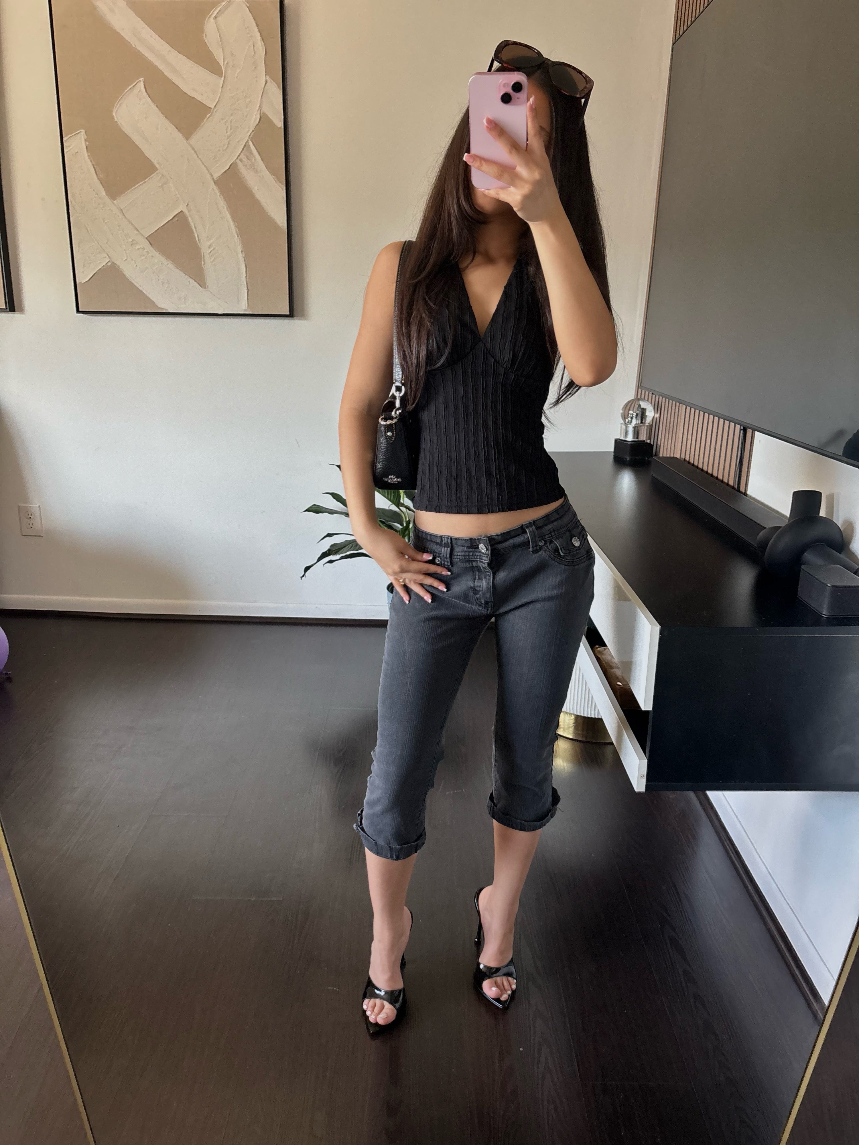 Black low-rise capris