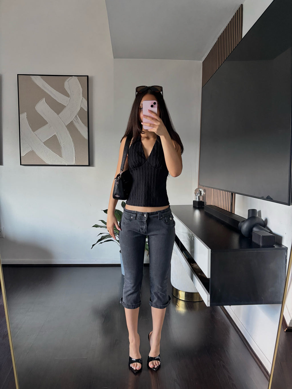 Black low-rise capris