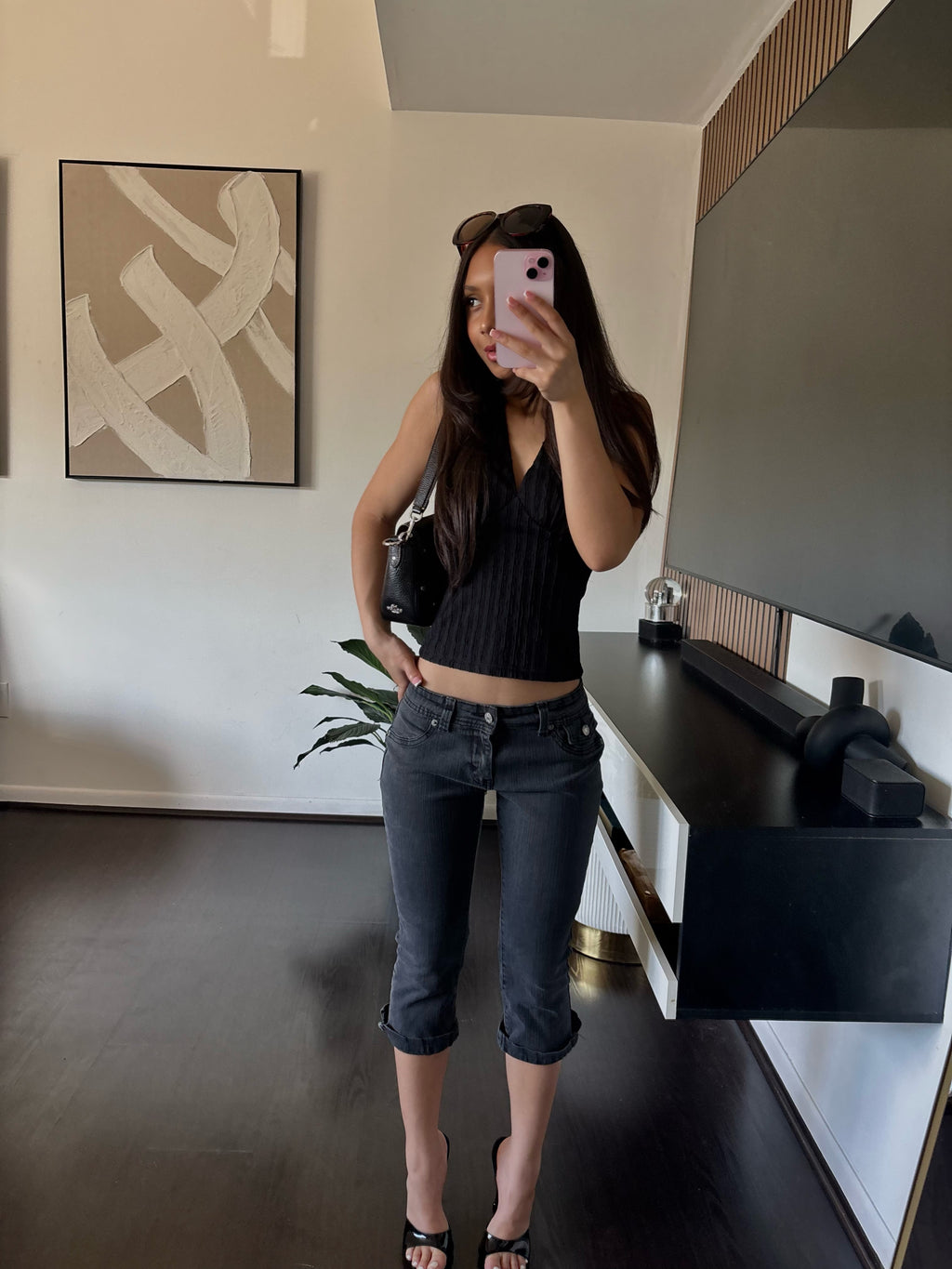 Black low-rise capris