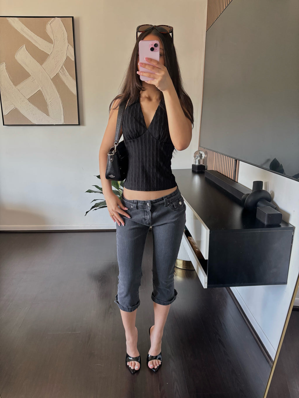 Black low-rise capris