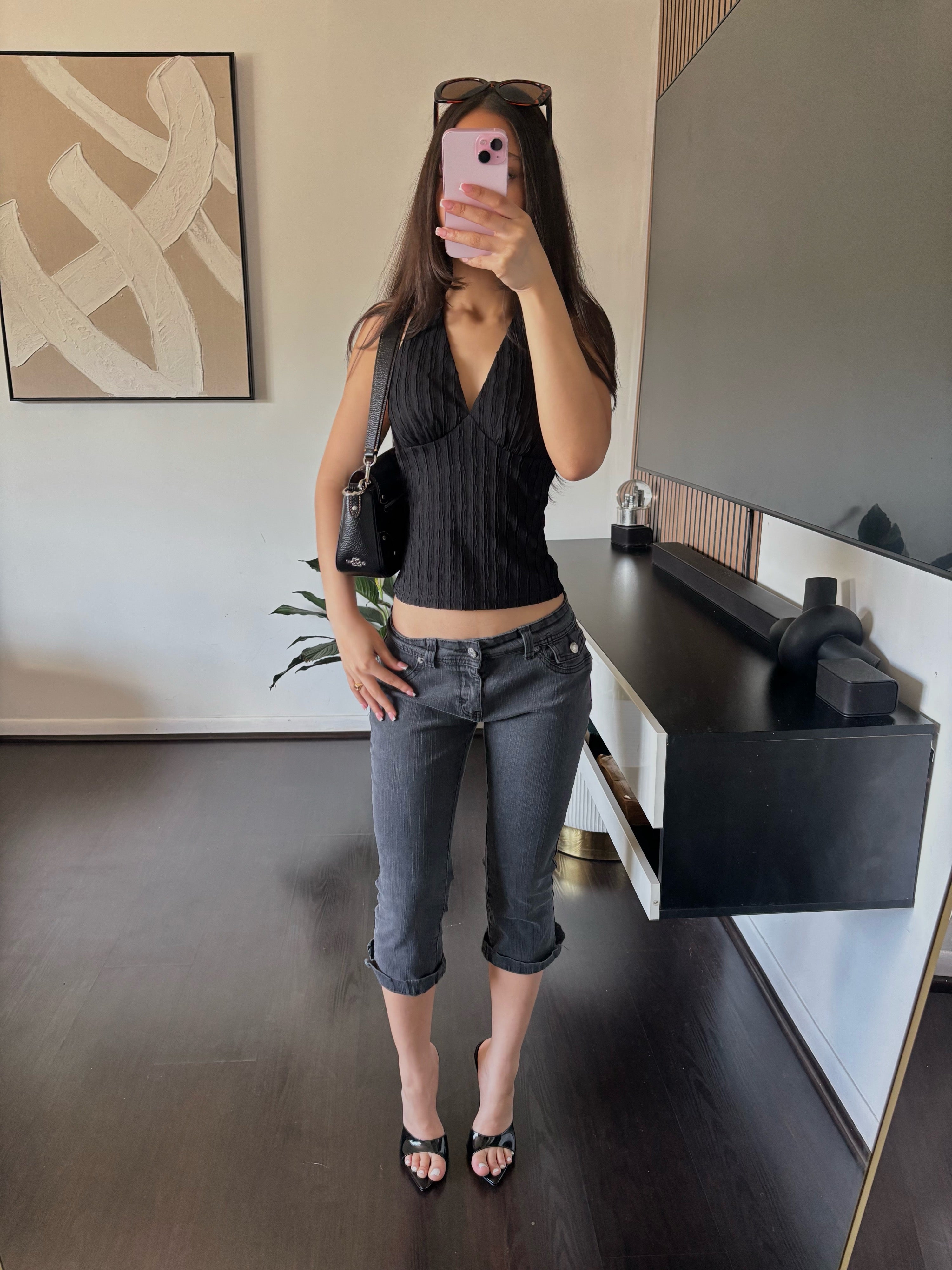 Black low-rise capris