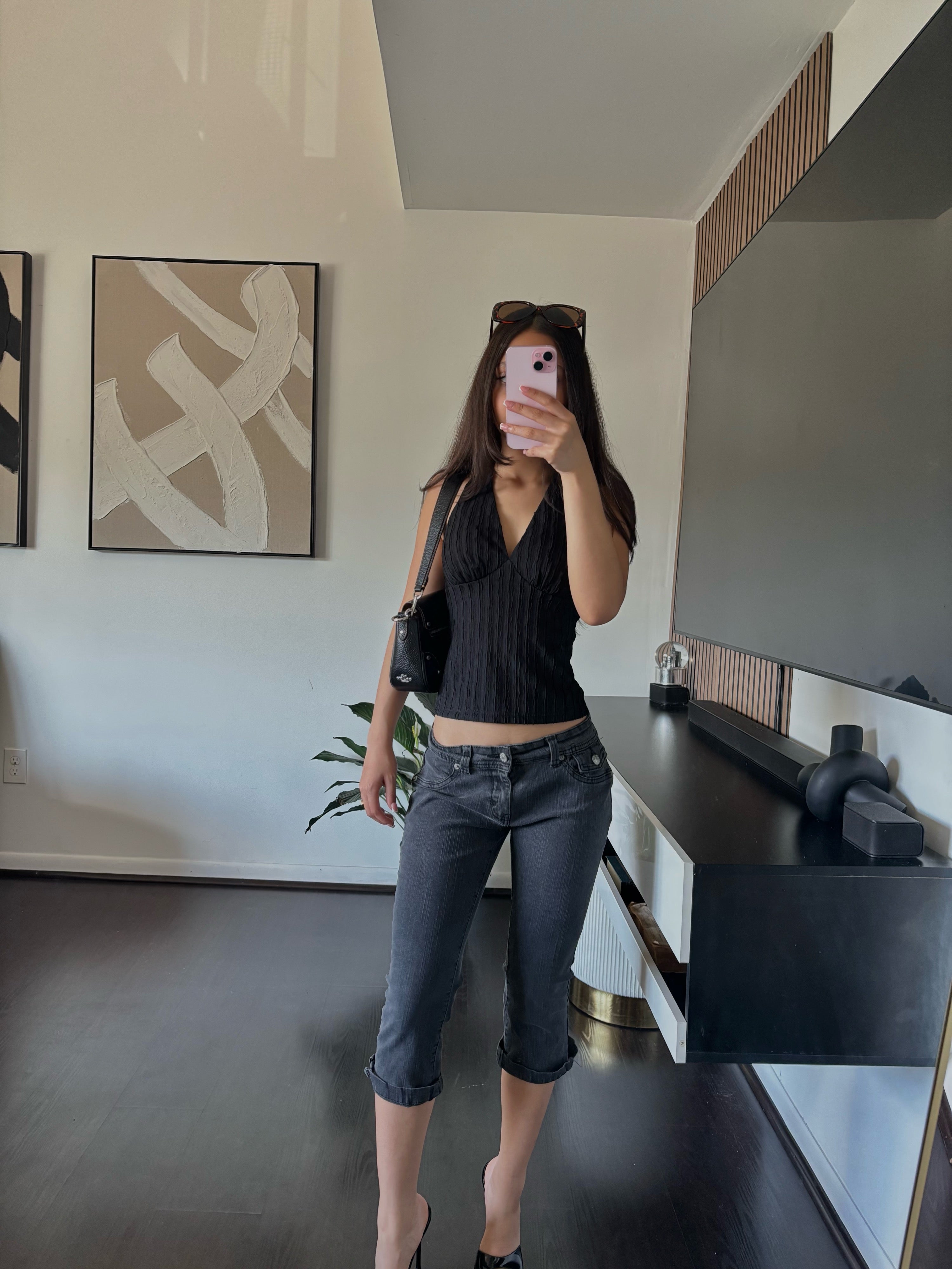Black low-rise capris