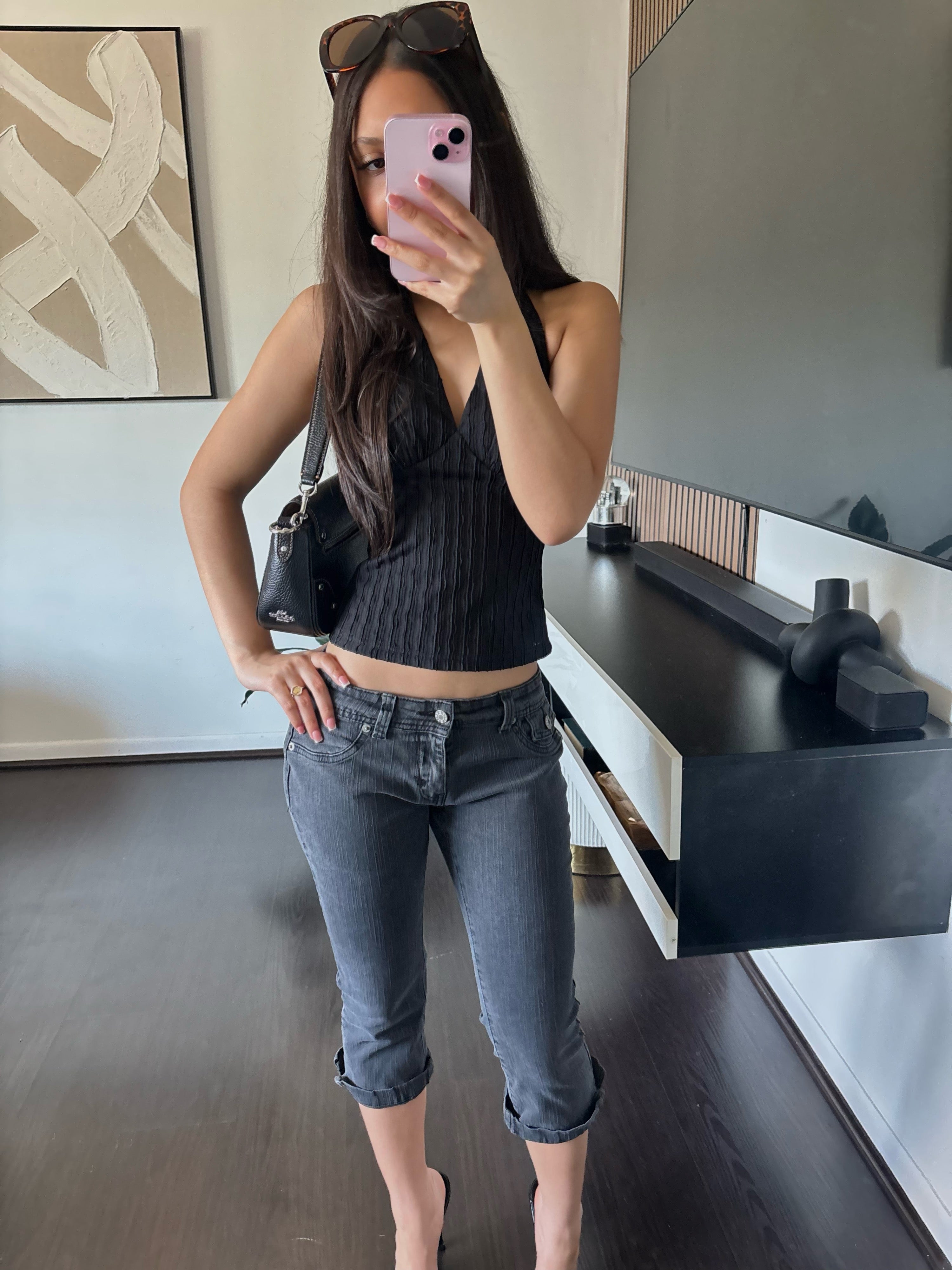 Black low-rise capris